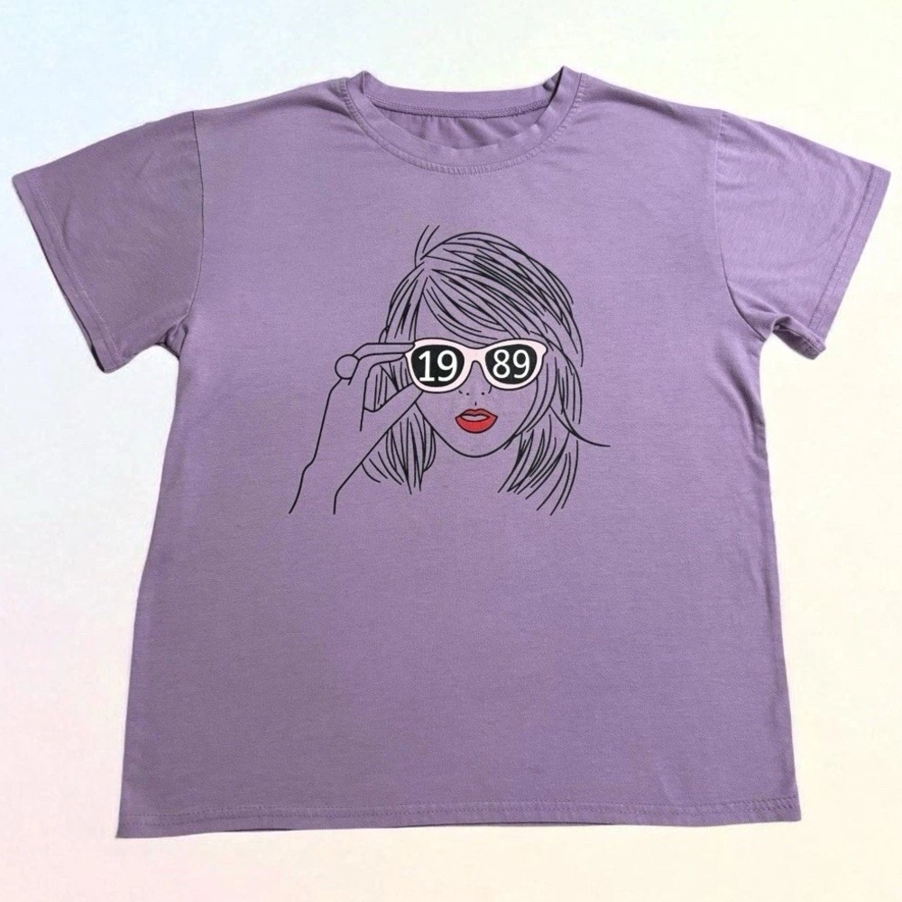 Taylor Swift 1989 Album Purple Graphic T-Shirt Small – Music‎ Merch Tee